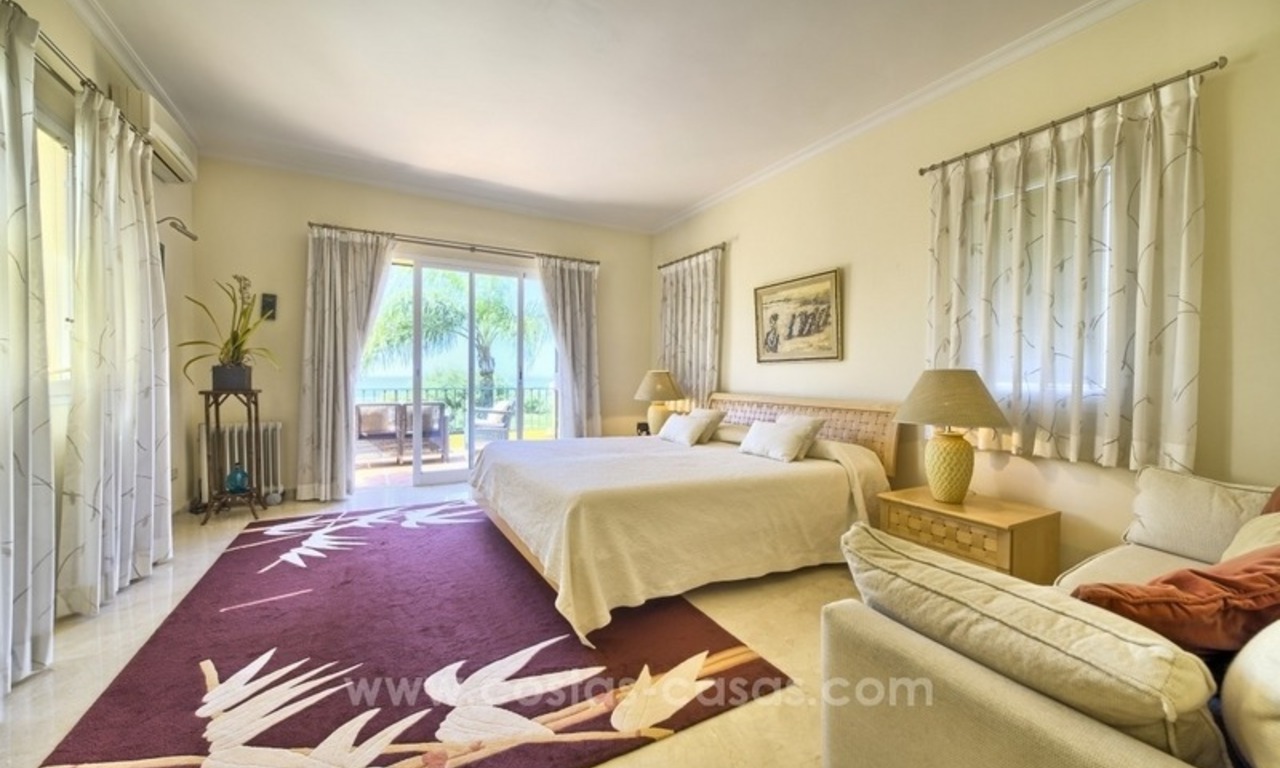 Villa en venta en Marbella Este con hermosas vistas panorámicas al mar 18