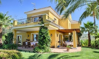 Villa en venta en Marbella Este con hermosas vistas panorámicas al mar 3