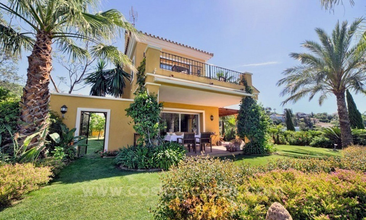 Villa en venta en Marbella Este con hermosas vistas panorámicas al mar 4