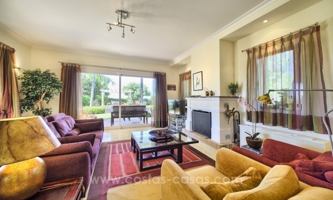 Villa en venta en Marbella Este con hermosas vistas panorámicas al mar 9
