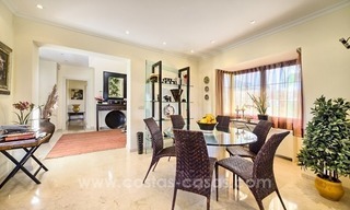 Villa en venta en Marbella Este con hermosas vistas panorámicas al mar 10