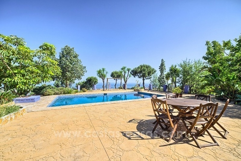 Finca - Villa en venta en Estepona con vistas panorámicas al mar