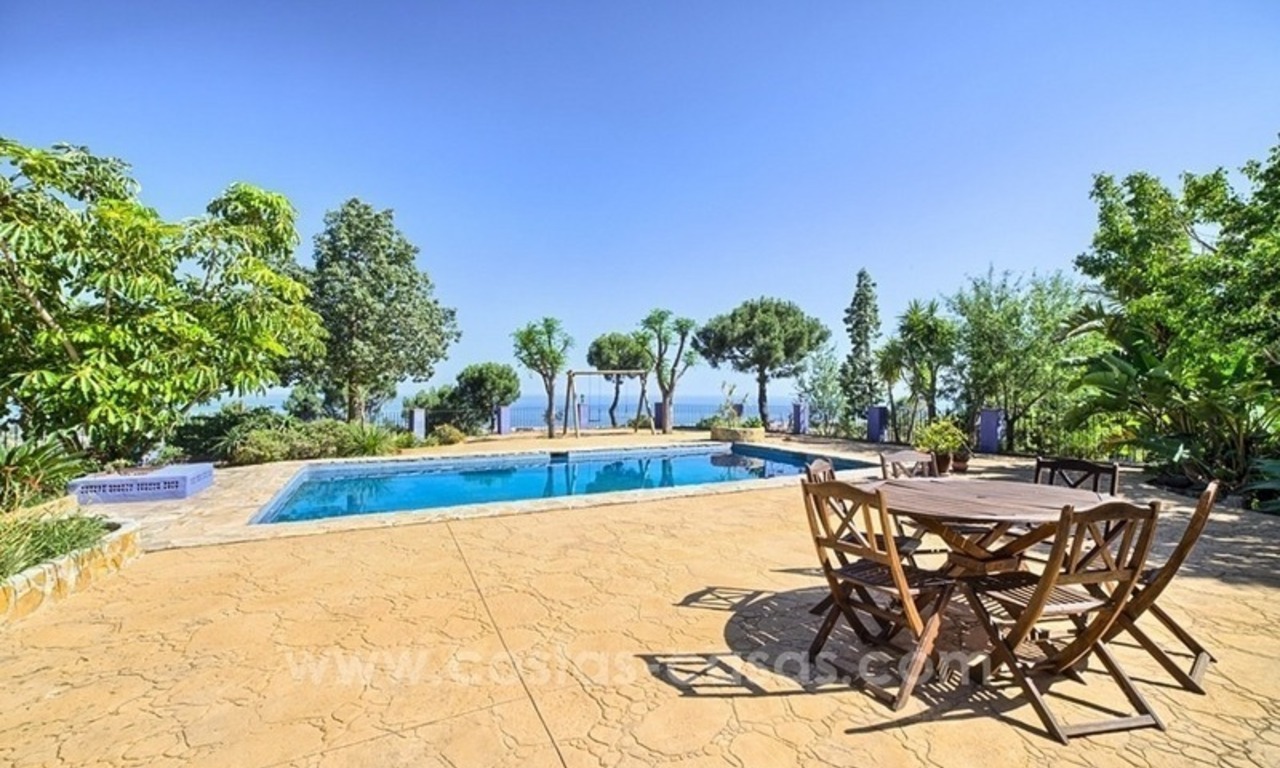 Finca - Villa en venta en Estepona con vistas panorámicas al mar 0