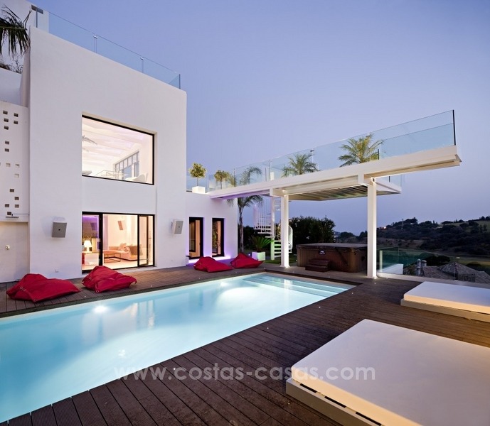 Villa exclusiva de estilo moderno en venta en la zona de Marbella - Benahavis
