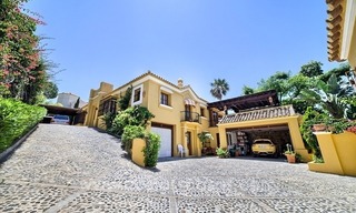 Villa en venta en una comunidad cerrada con vistas al mar en Benahavis - Marbella 10