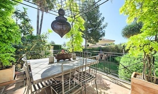 Villa reformada en venta en la prestigiosa urbanización cerrada Altos Reales de la Milla de Oro de Marbella 11