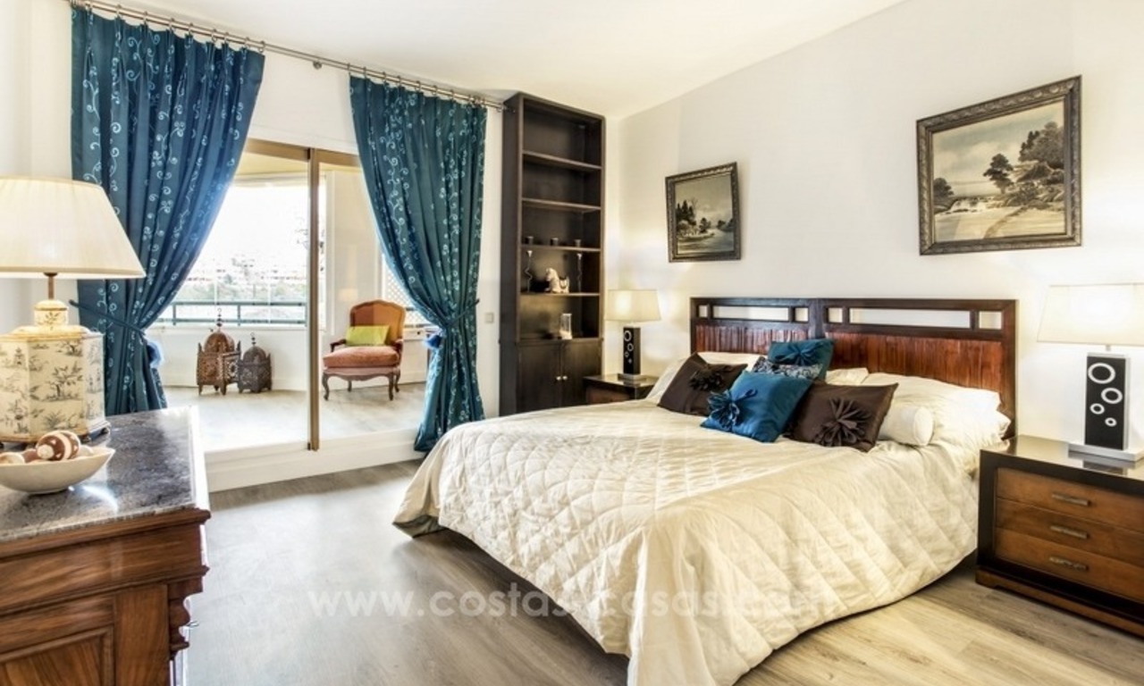Apartamento reformado de 3 dormitorios con increíbles vistas al campo de golf en venta en Elviria, Marbella 5