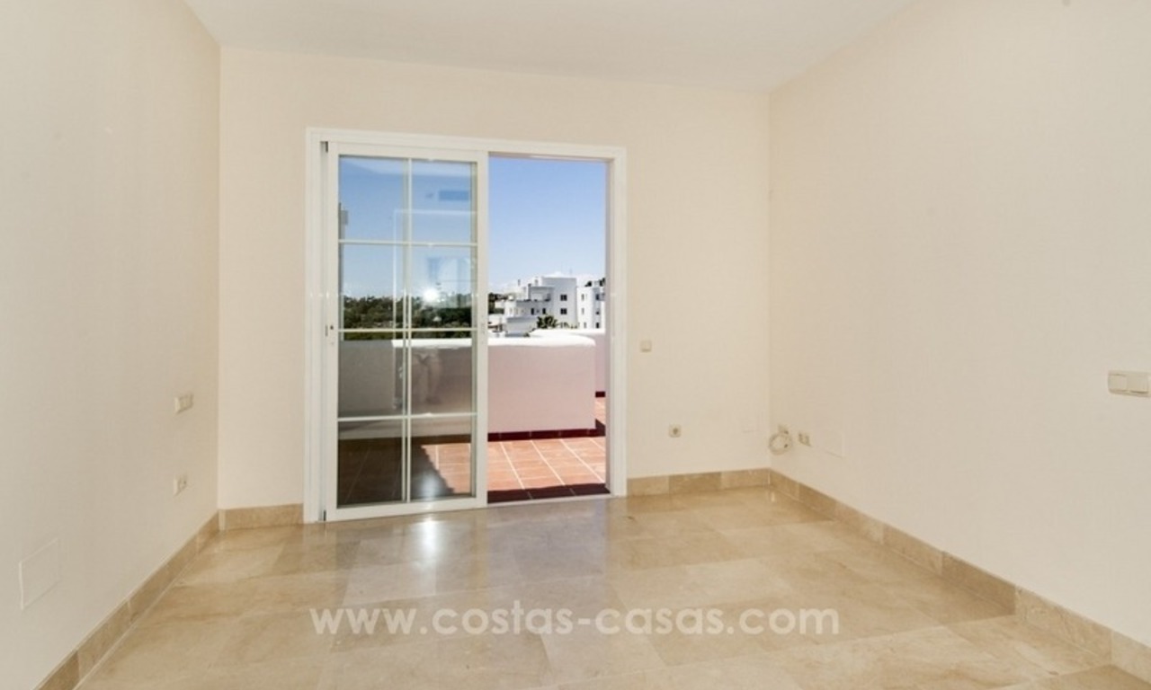 Ático de 4 dormitorios en venta en una urbanización cerrada en Marbella 18