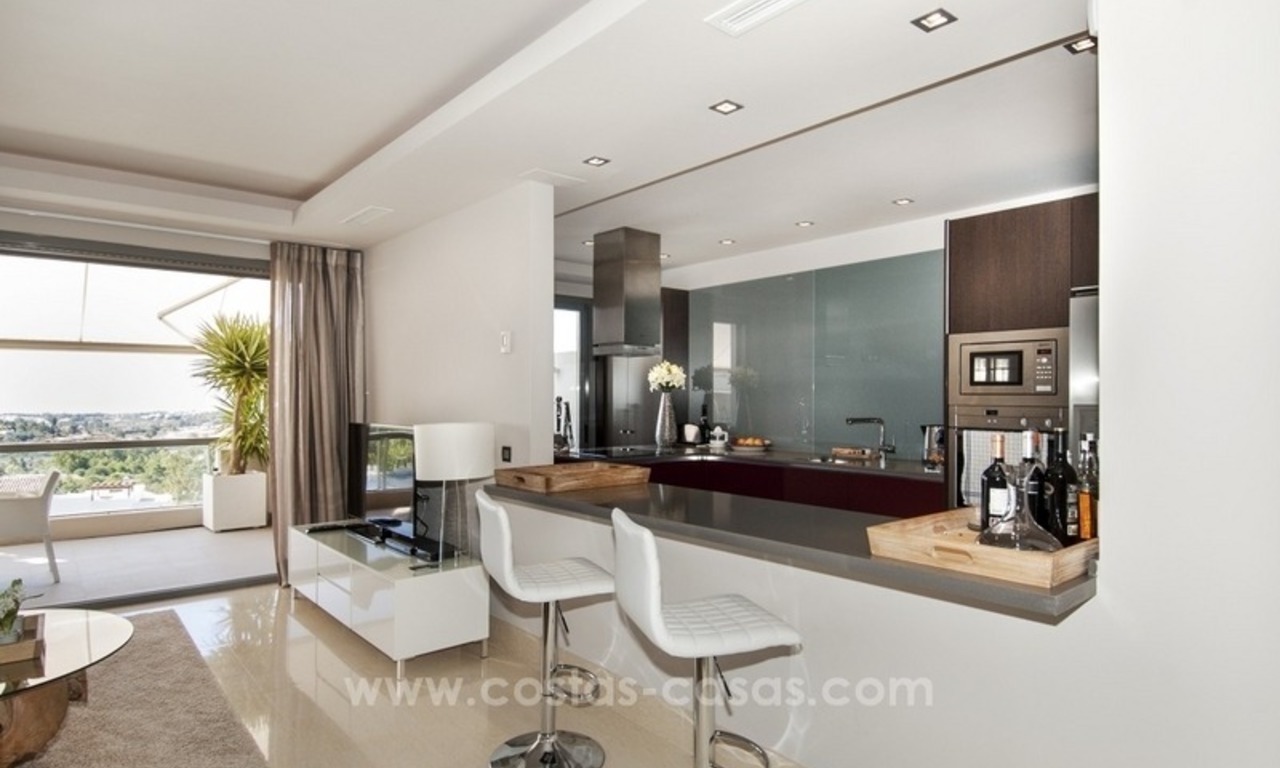 Ático apartamento contemporáneo de lujo en una zona de golf, en venta en Marbella - Benahavís 16
