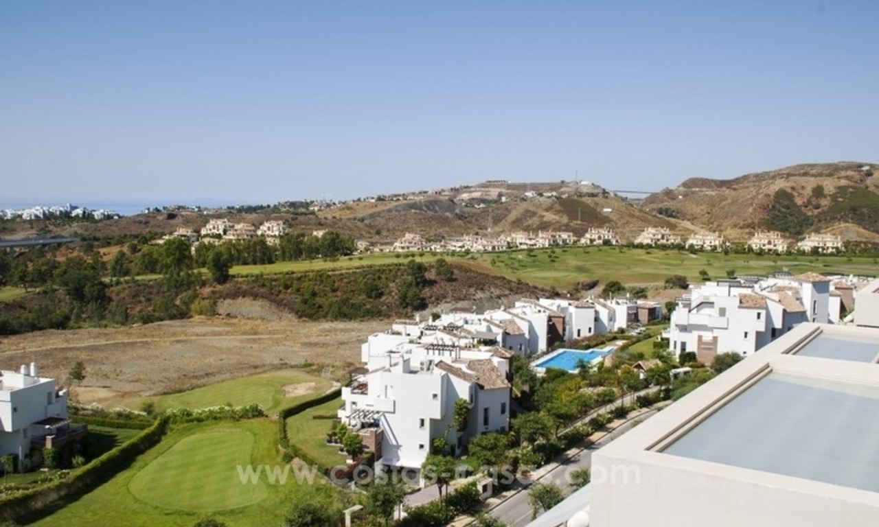 Ático apartamento contemporáneo de lujo en una zona de golf, en venta en Marbella - Benahavís 5