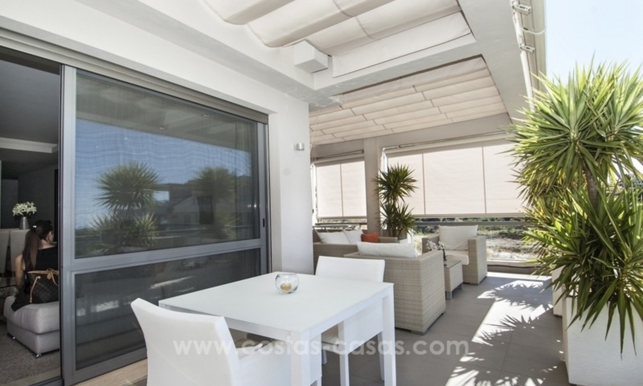 Ático apartamento contemporáneo de lujo en una zona de golf, en venta en Marbella - Benahavís 20