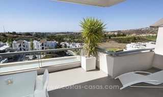 Ático apartamento contemporáneo de lujo en una zona de golf, en venta en Marbella - Benahavís 2