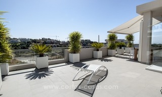 Ático apartamento contemporáneo de lujo en una zona de golf, en venta en Marbella - Benahavís 11