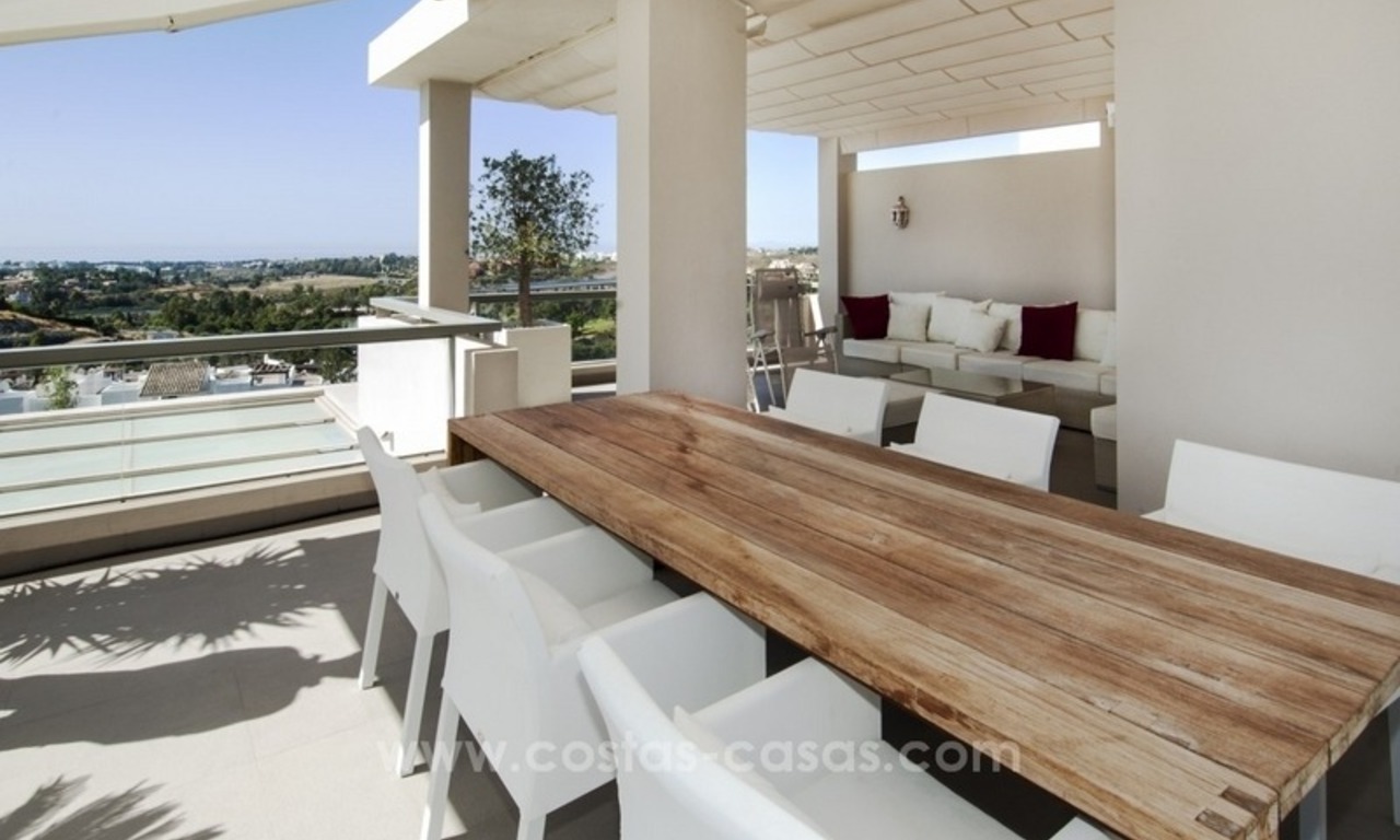 Ático apartamento contemporáneo de lujo en una zona de golf, en venta en Marbella - Benahavís 9