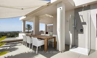 Ático apartamento contemporáneo de lujo en una zona de golf, en venta en Marbella - Benahavís 10
