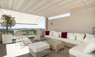 Ático apartamento contemporáneo de lujo en una zona de golf, en venta en Marbella - Benahavís 0