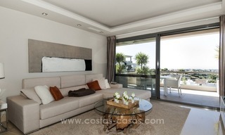 Ático apartamento contemporáneo de lujo en una zona de golf, en venta en Marbella - Benahavís 19