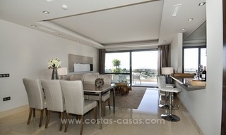 Ático apartamento contemporáneo de lujo en una zona de golf, en venta en Marbella - Benahavís 15