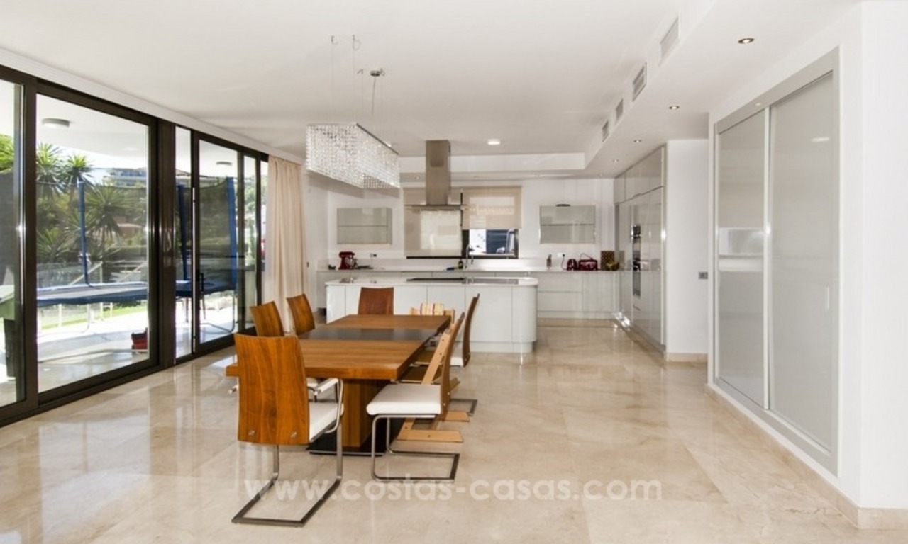 Nueva villa moderna a estrenar en venta en Nueva Andalucía, Marbella 6