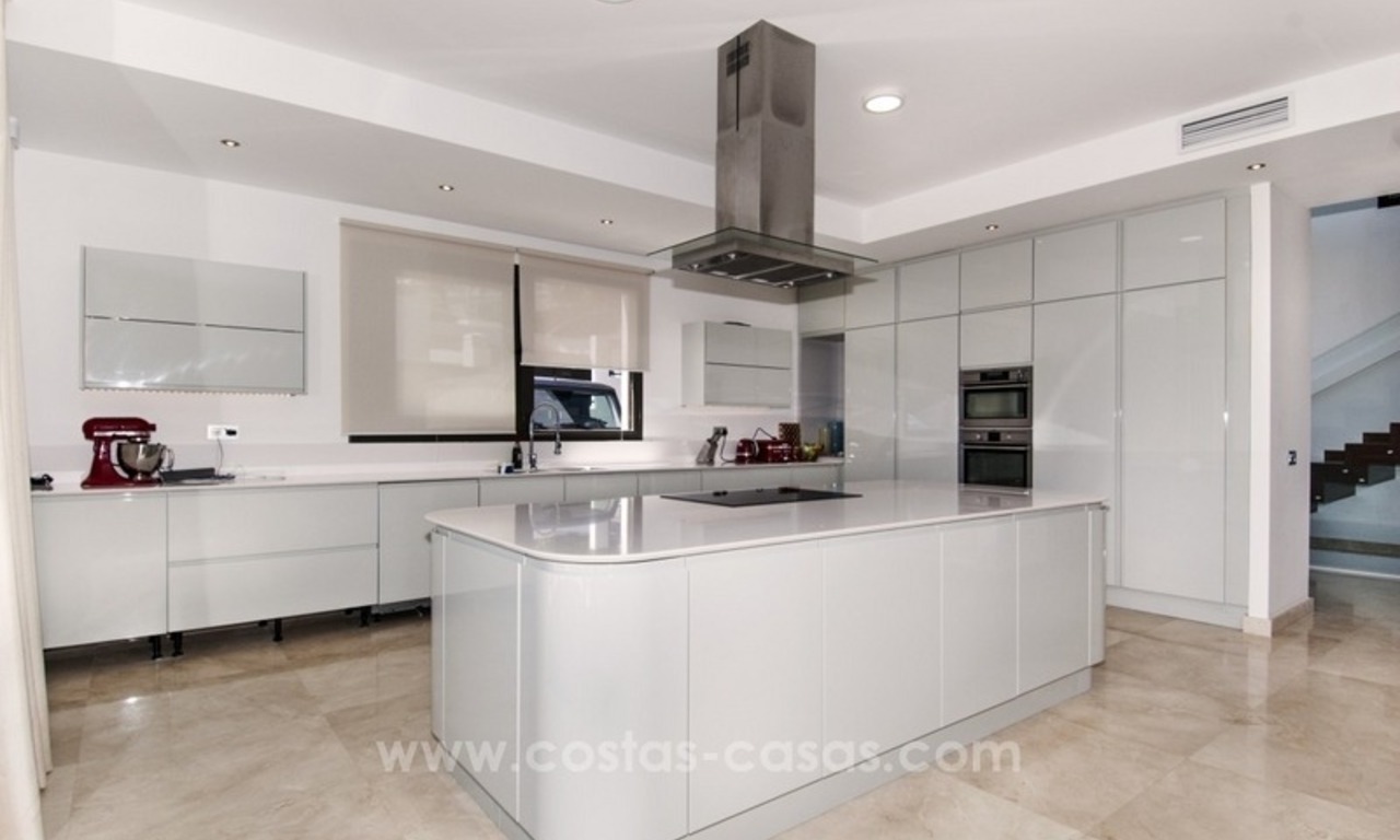 Nueva villa moderna a estrenar en venta en Nueva Andalucía, Marbella 8