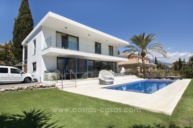 Nueva villa moderna a estrenar en venta en Nueva Andalucía, Marbella