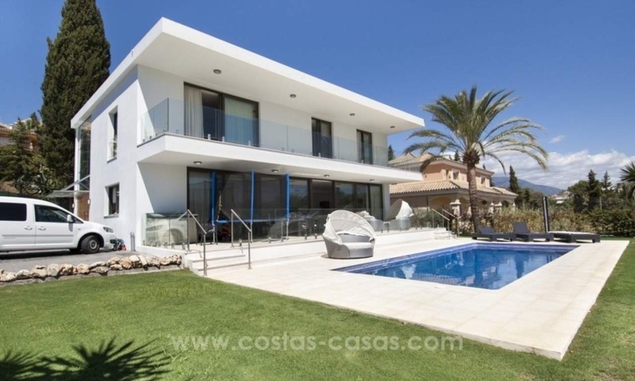 Nueva villa moderna a estrenar en venta en Nueva Andalucía, Marbella 0
