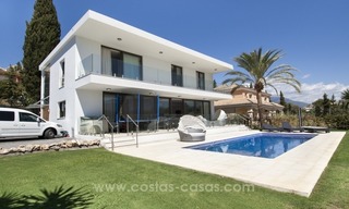 Nueva villa moderna a estrenar en venta en Nueva Andalucía, Marbella 0