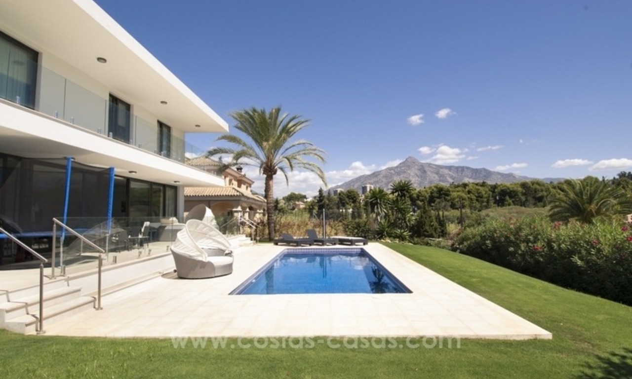 Nueva villa moderna a estrenar en venta en Nueva Andalucía, Marbella 2