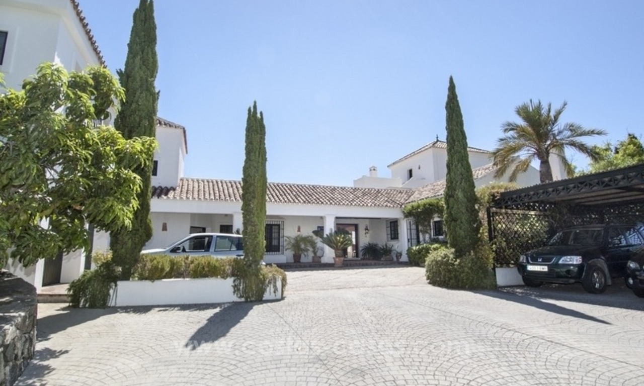 Magnífica y elegante villa Encanto provenzal en exclusiva en El Madroñal - Benahavis, con excepcionales vistas al mar 1