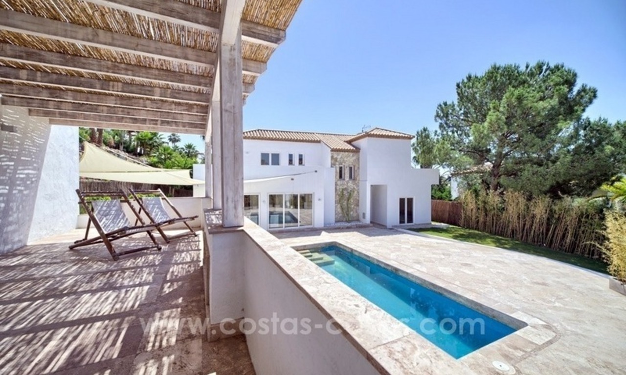 Villa reformada en venta en una comunidad cerrada en Nueva Andalucía - Marbella 1