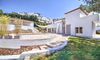 Villa reformada en venta en una comunidad cerrada en Nueva Andalucía - Marbella 2