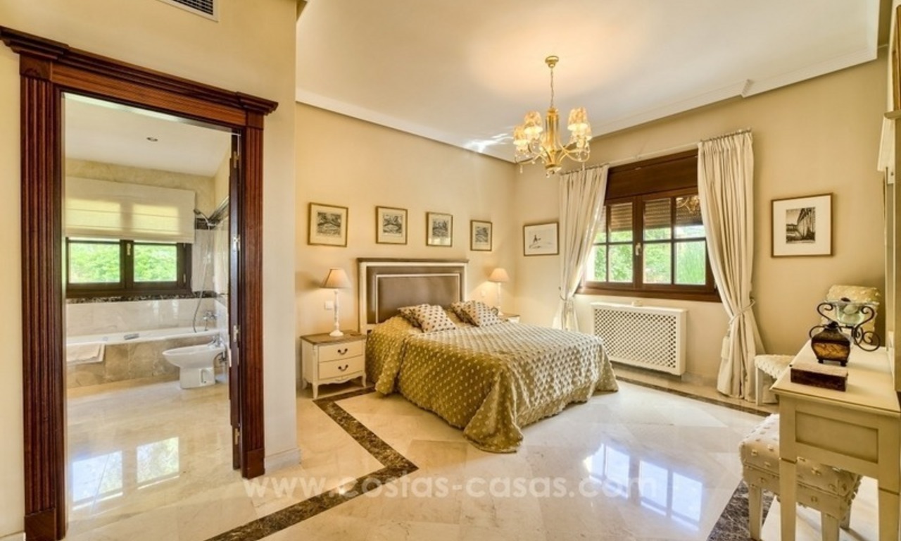 Villa de estilo clásico en venta en Elviria, Marbella 12