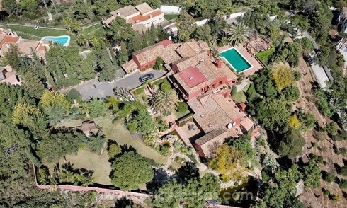 Villa clásica de estilo rústico en venta en El Madroñal, Benahavis - Marbella 