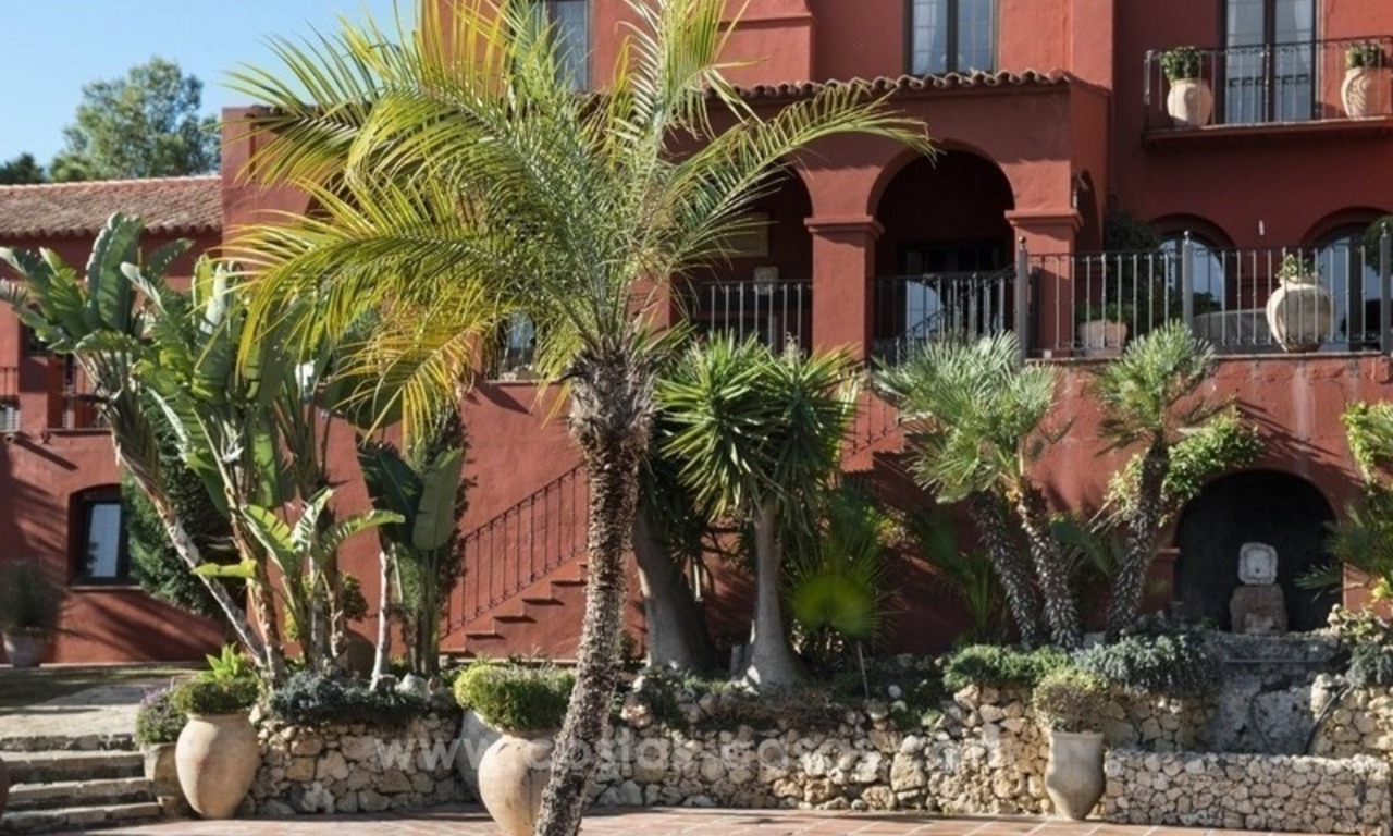 Villa clásica de estilo rústico en venta en El Madroñal, Benahavis - Marbella 12