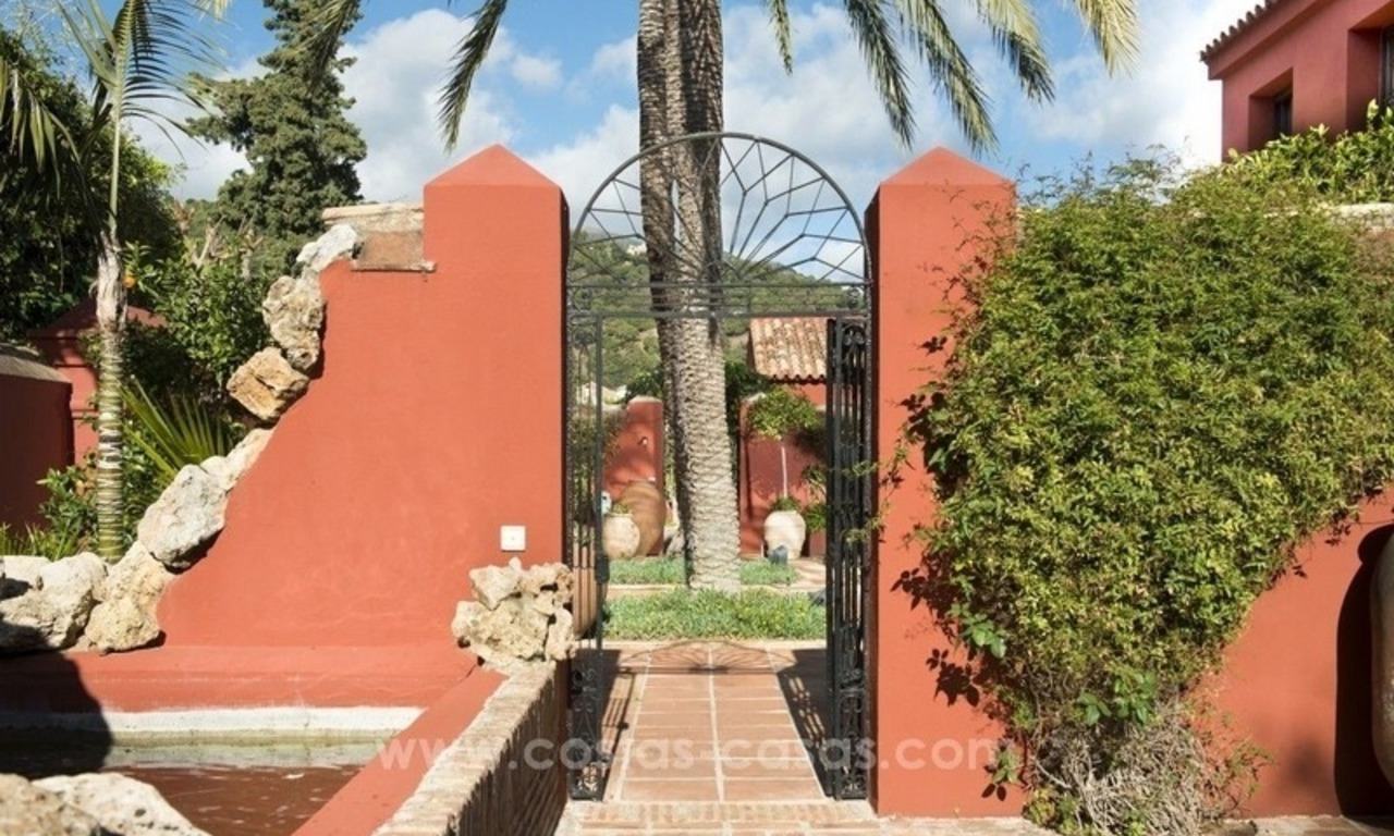 Villa clásica de estilo rústico en venta en El Madroñal, Benahavis - Marbella 16