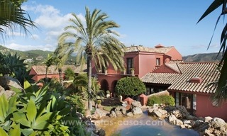 Villa clásica de estilo rústico en venta en El Madroñal, Benahavis - Marbella 19
