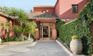 Villa clásica de estilo rústico en venta en El Madroñal, Benahavis - Marbella 23
