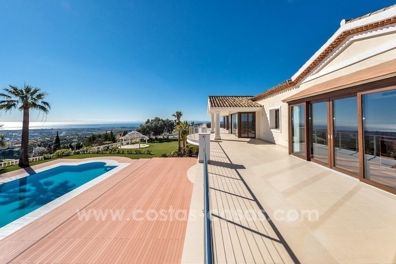 Villa Moderna - Andaluza exclusiva en venta en la zona de Marbella - Benahavis