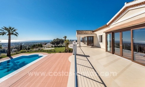 Villa Moderna - Andaluza exclusiva en venta en la zona de Marbella - Benahavis 