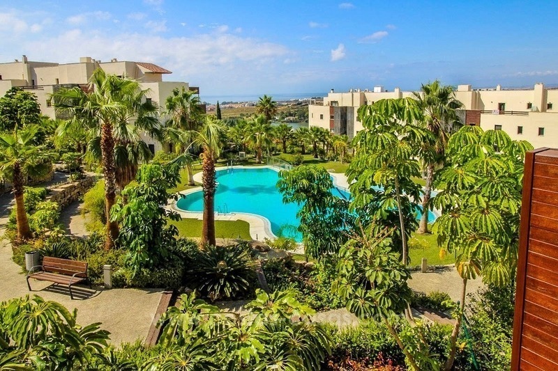 En venta: precioso apartamento moderno, con vistas al mar en la zona de Benahavis - Marbella