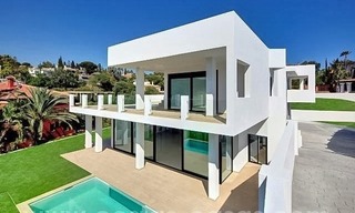 Villa moderna de nueva construcción en venta al Este de Marbella 2