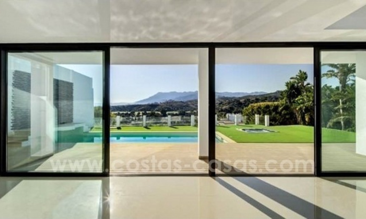 Villa moderna de nueva construcción en venta al Este de Marbella 4