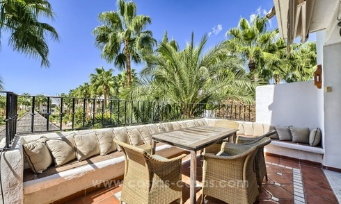 Apartamento ático en venta en Puente Romano, Milla de Oro, Marbella 