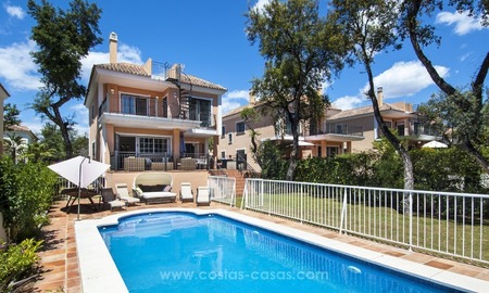 Villa en venta en Elviria, Marbella. A poca distancia playa, supermercados y escuela. Predio muy reducido! 365