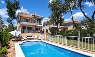 Villa en venta en Elviria, Marbella. A poca distancia playa, supermercados y escuela. Predio muy reducido! 365 