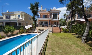 Villa en venta en Elviria, Marbella. A poca distancia playa, supermercados y escuela. Predio muy reducido! 368 