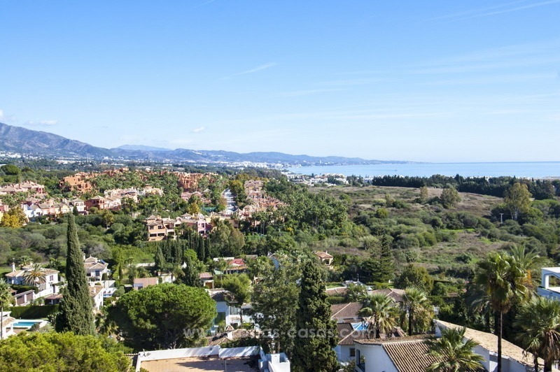 Amplio apartamento en venta en excelente ubicación en Nueva Andalucía en Marbella, cerca de Puerto Banús