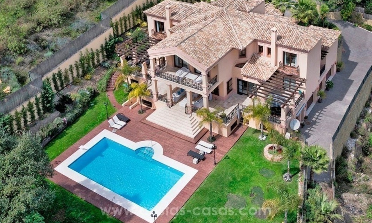 Gran villa con vistas al mar en venta en el Madroñal, Benahavis - Marbella 0