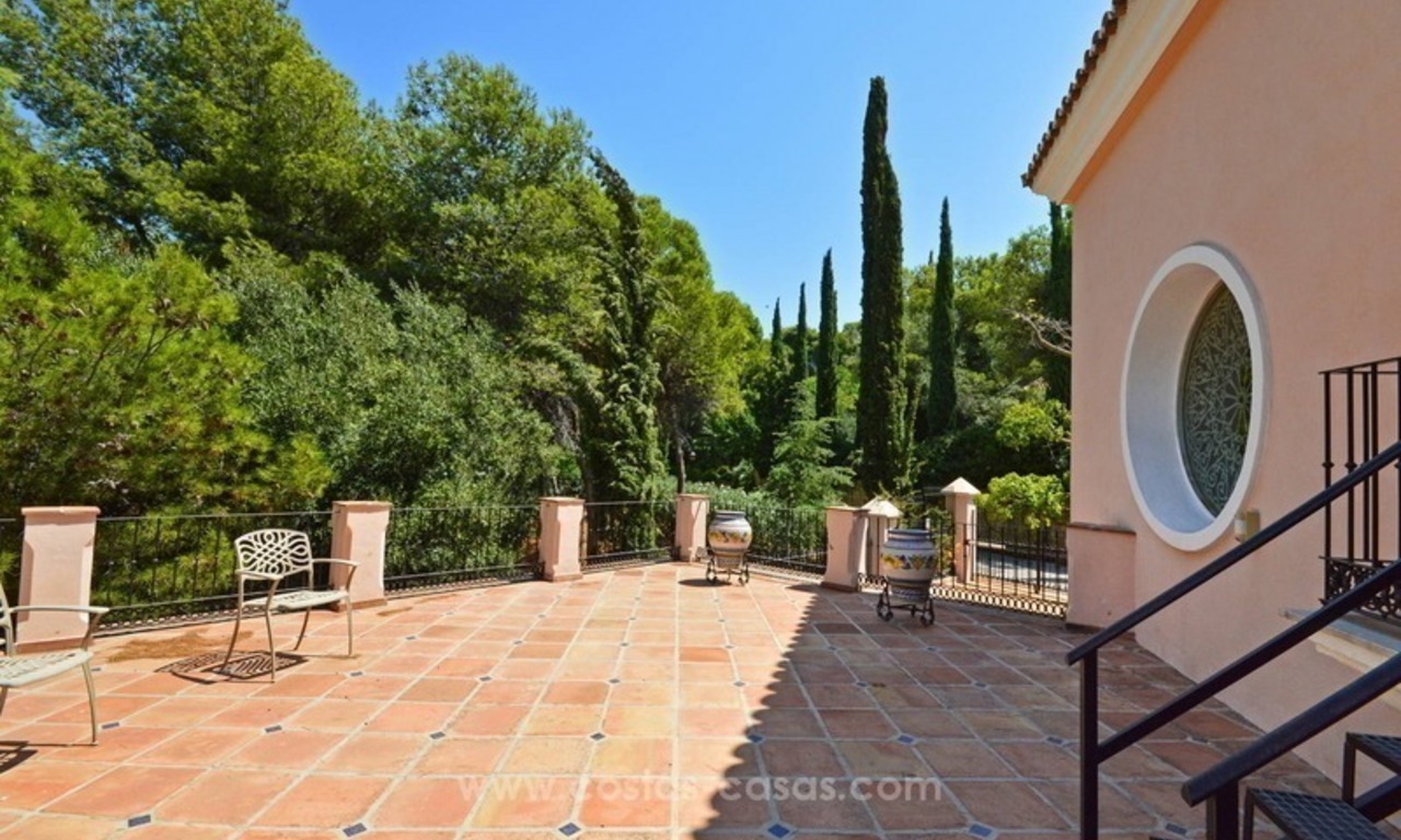 Bonita villa en venta, primera línea de golf, en Marbella Este 29