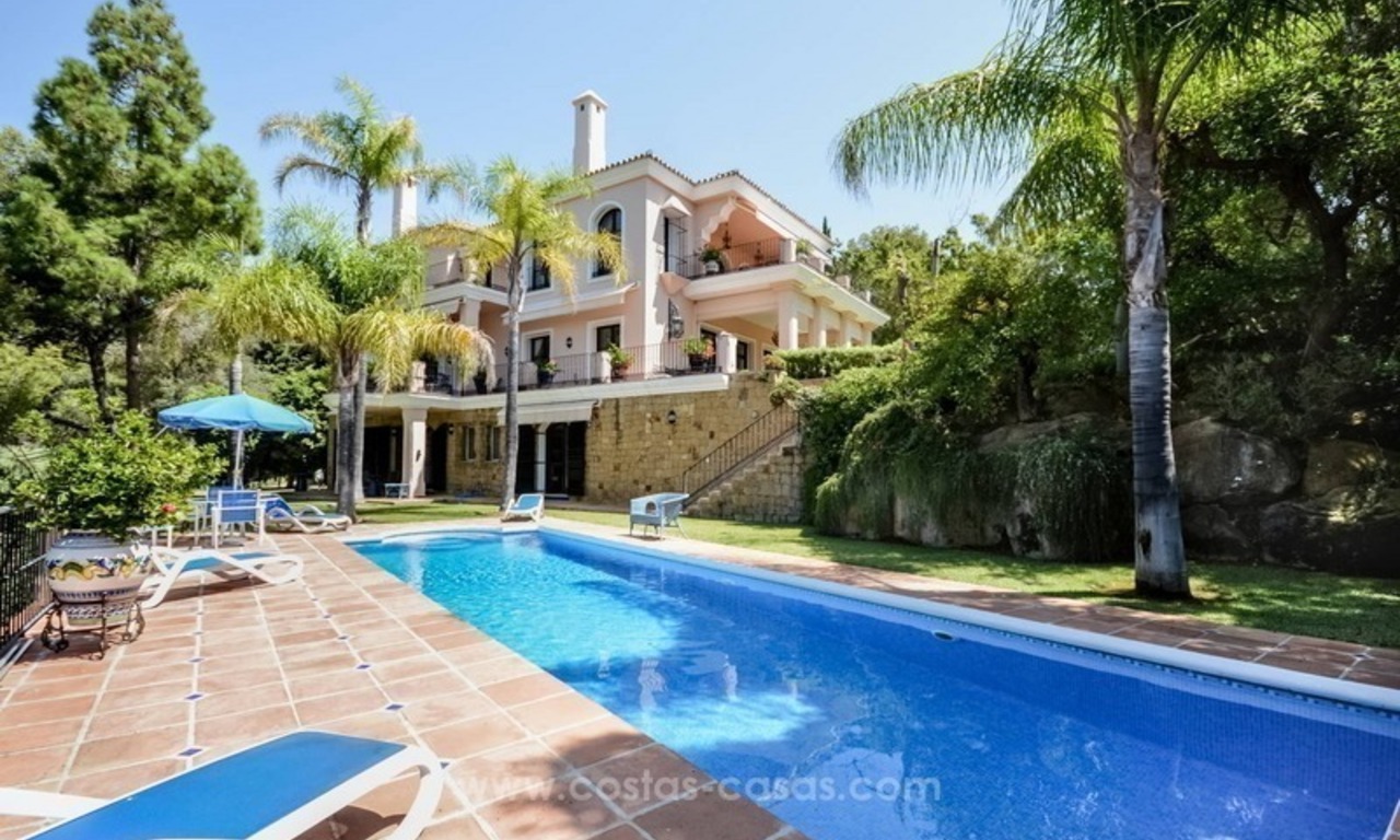 Bonita villa en venta, primera línea de golf, en Marbella Este 3